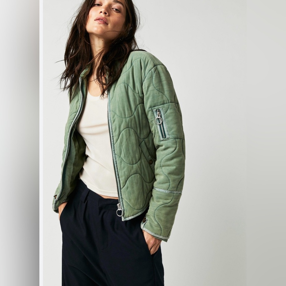 NWT FREE PEOPLE WE THE FREE. AURA LINER
